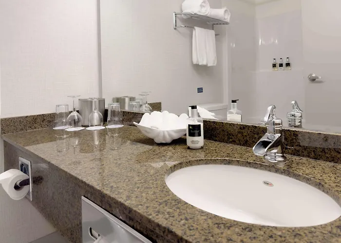 Coast Abbotsford Hotel & Suites